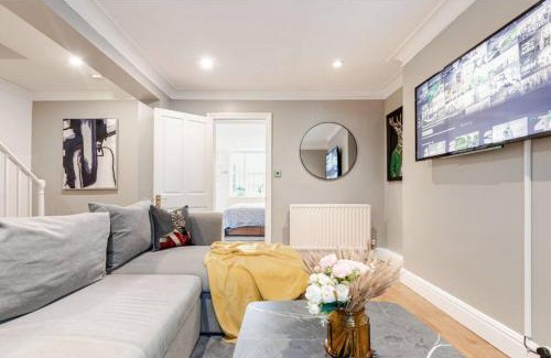Belgravia Apartment | Private 2 Bed Cosy Home by Royal Palace