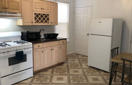 Elizabeth Apartment | Private 2-bedroom apartment with direct bus to NYC Manhattan only a 5-minute walk away