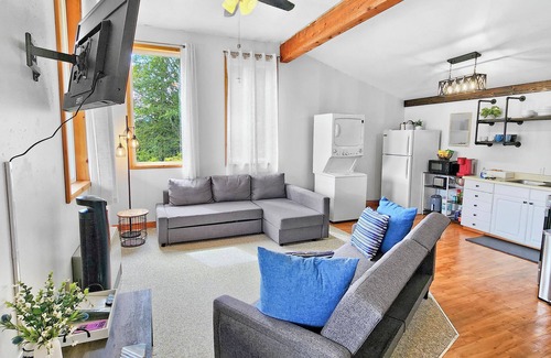 Craig Apartment | Private 2 bedroom Oceanfront Oasis with Panoramic views!