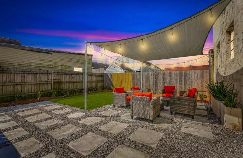 Freret Apartment | Private 2BR in Uptown by Hosteeva