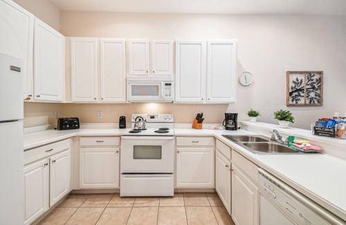 Bahama Bay Apartment | Private 3rd-Floor Bahamas Bay Apartment – No Rear Neighbors!