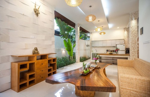 Jimbaran Villa | Private 4 bedrooms Villa with Swimming Pool Near the Beach