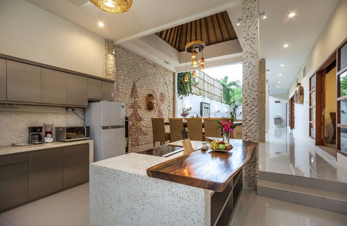 Jimbaran Villa | Private 4 bedrooms Villa with Swimming Pool Near the Beach