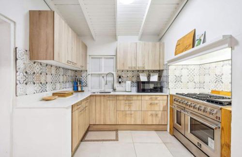 Santa Cruz House | Private 5br Pool Villa Modern Aruba Style