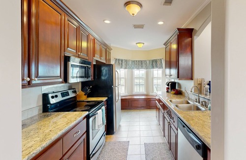Texas Gulf Coast Region House | Private acreage next to the bayou with kayaks, porches, open layout, W/D, & AC