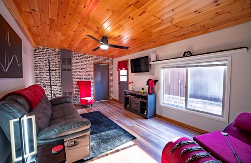 Idlewild Cabin | Private Adult Themed Kink Cabin