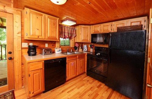 Gatlinburg - Pigeon Forge Cabin | Private and Cozy Cabin Perfect for a Smoky Mountain Getaway!