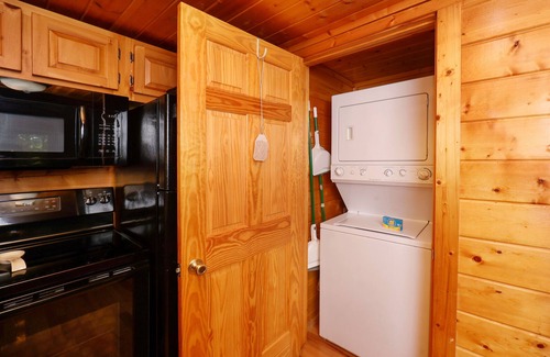 Gatlinburg - Pigeon Forge Cabin | Private and Cozy Cabin Perfect for a Smoky Mountain Getaway!