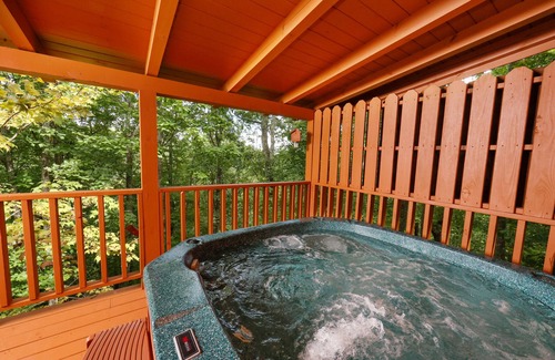 Gatlinburg - Pigeon Forge Cabin | Private and Cozy Cabin Perfect for a Smoky Mountain Getaway!