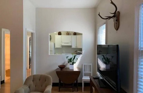 Inman Park Apartment | Private and Sophisticated Inman Park Apartment