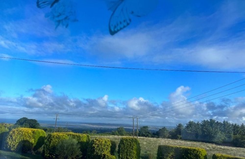 Dinas Apartment | Private Annex with sea views and parking