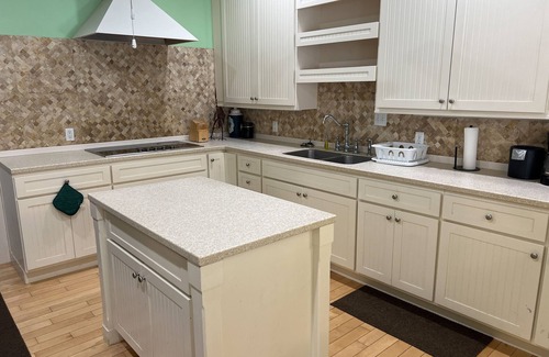 Tybee Island House | Private apartment with shared saltwater pool and washer & dryer
