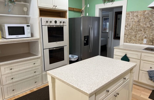 Tybee Island House | Private apartment with shared saltwater pool and washer & dryer