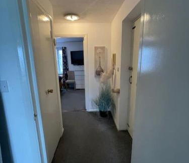 Waltham Cross Apartment | Private apt close to train station