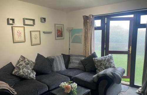 Waltham Cross Apartment | Private apt close to train station