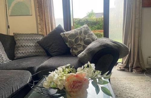 Waltham Cross Apartment | Private apt close to train station