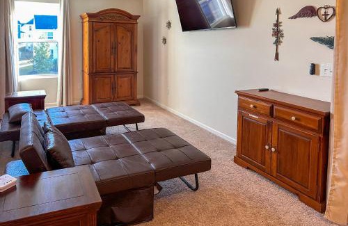 Johnstown House | Private Backyard! Spacious Home 25 Mi to Columbus