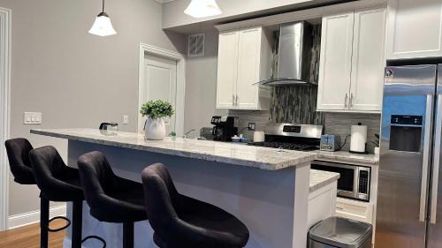 River West Apartment | Private Balcony 1 Garage Parking Sleeps 6