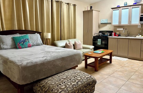 Bajura Apartment | PRIVATE BEACH PATH a place to stay after you play all day!