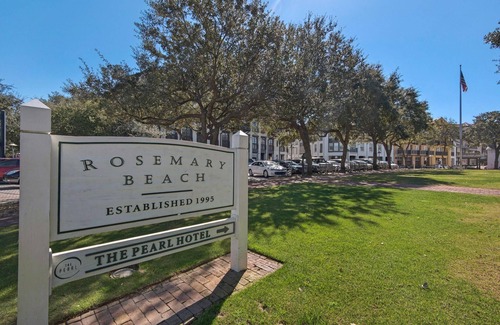 Rosemary Beach Apartment | PRIVATE BEACH/POOL ACCESS-Charming Pied-a-Terre-Sophisticated Charm-2 Adults