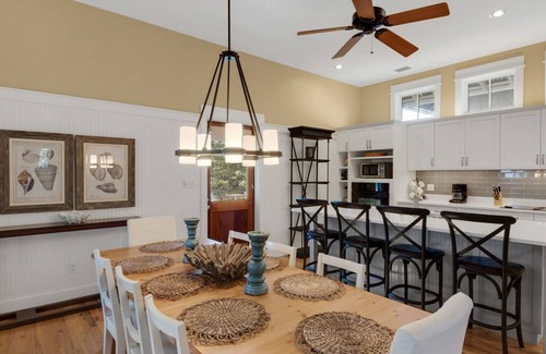 Rosemary Beach Cottage | PRIVATE BEACH/POOL ACCESS -Minutes to the beach- Charming-4 Bikes Included
