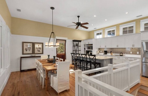 Rosemary Beach Cottage | PRIVATE BEACH/POOL ACCESS -Minutes to the beach- Charming-4 Bikes Included