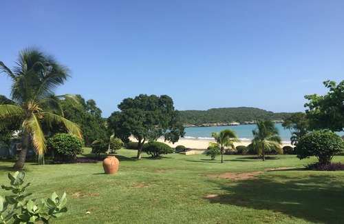 Treasure Beach Villa | Private Beachfront garden villa with Pickleball court - Coquina