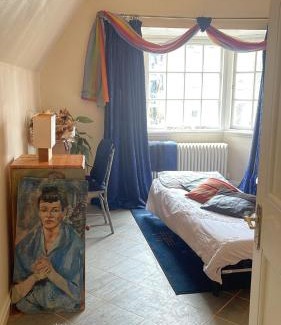 Newington House | Private Bedroom in Detached Home in Newington