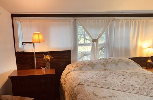 Newport Cabin | Private Cabin overlooking the ocean