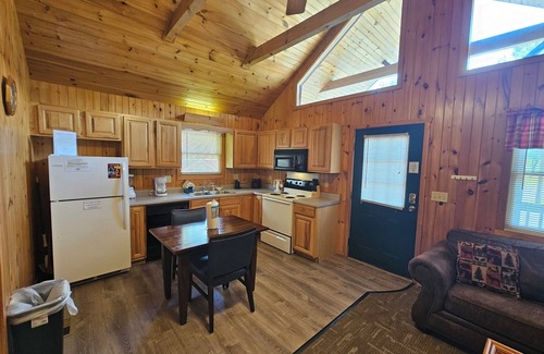 Gatlinburg Cabin | Private cabin with short walk to downtown Gatlinburg