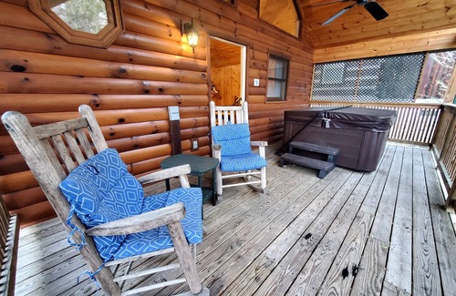 Gatlinburg Cabin | Private cabin with short walk to downtown Gatlinburg