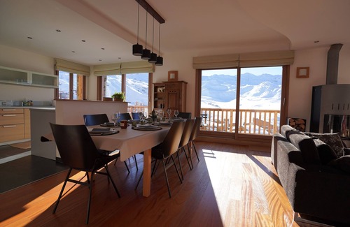 Val-Thorens Ski Chalet | Private chalet Grand standing 8+2 pers. Val-Thorens, skis on