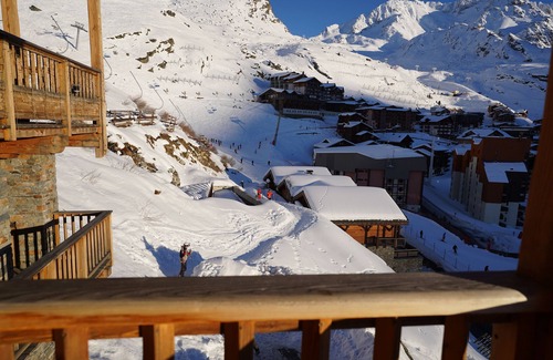 Val-Thorens Ski Chalet | Private chalet Grand standing 8+2 pers. Val-Thorens, skis on