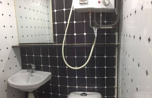Yau Tsim Mong Apartment | Private Cheap Economic Big Entire Unit in Heart of HK