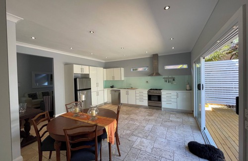 Seaforth House | Private, clean and convenient home, close to beaches, transport and restaurants.