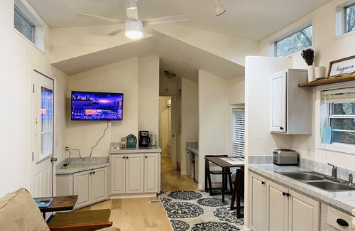 Saint Helena Island Cottage | Private Cottage next to Hunting Island State Park and 5 min from the beach