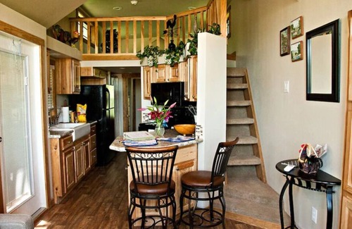 Washington House | Private Cottage in the woods with Hot Tub