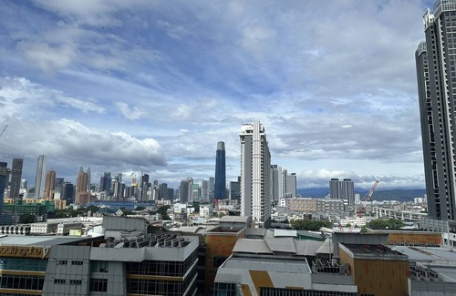 Kuala Lumpur Condo | Private Deluxe Room perfect getaway for coupleTRX KLCC Bukit Bintang MRT.