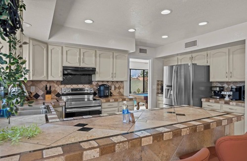 Glendale House | Private Desert Oasis – 5BR Retreat with Pool Near Stadium & Golf