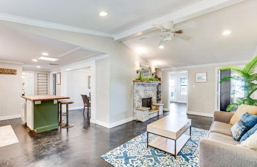 Newark House | Private Dock and Deck Eagle Mountain Lake Retreat!