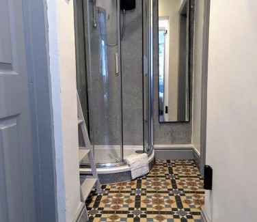 Nantwich House | Private Ensuite Room