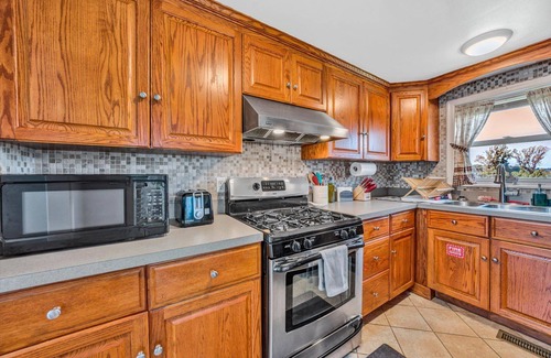 Gladehill Cottage | Private Farm Cottage surrounded fields, farm animals, mountain views & hot tub!