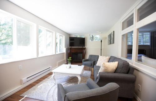West Vancouver House | Private Garden-Level Suite