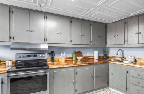 Jonesville Apartment | Private Getaway in Downtown Elkin Near Vineyards!