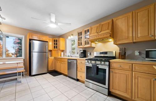 Bellaire House | Private Home 2 miles to Downtown Bellaire
