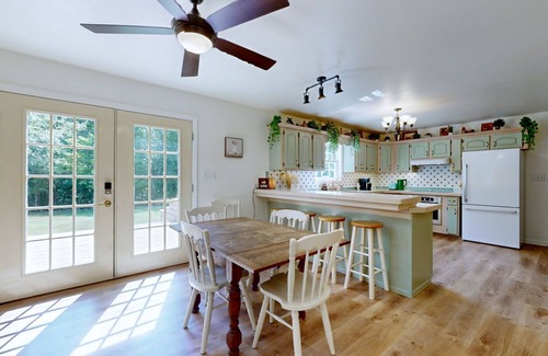 Ashland City House | Private home in the woods 25 min to Nashville!