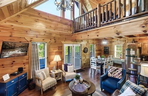 Gatlinburg - Pigeon Forge Cabin | Private Hot Tub, Outdoor Fireplace, High Speed Wifi, 9.7 miles to Dollywood