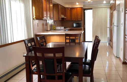 Hopelawn Apartment | Private house with 4 bedrooms and 2 bathrooms and direct NYC Manhattan train only 10 minute walk away