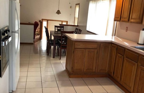 Hopelawn Apartment | Private house with 4 bedrooms and 2 bathrooms and direct NYC Manhattan train only 10 minute walk away