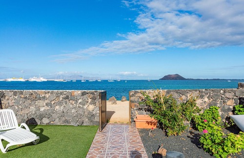 Corralejo Villa | Private, independent villa on the front line, terrace and tranquility